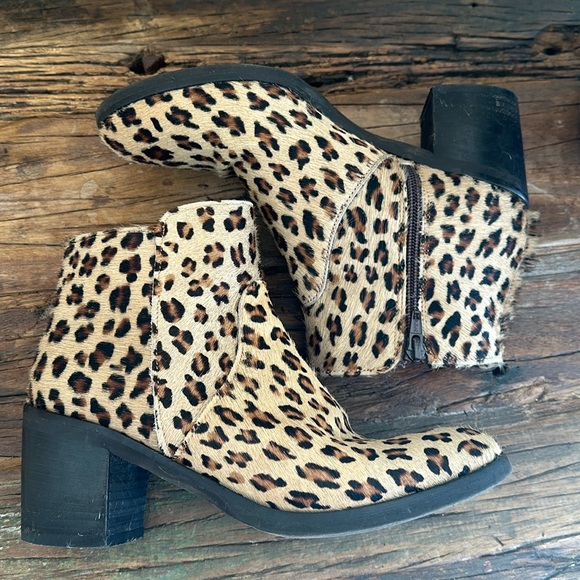 Vera Gomma Calf-hair / Pony-hair Cheetah print booties - Picture 3 of 10